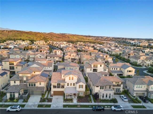 Building Photo - 70 Ray