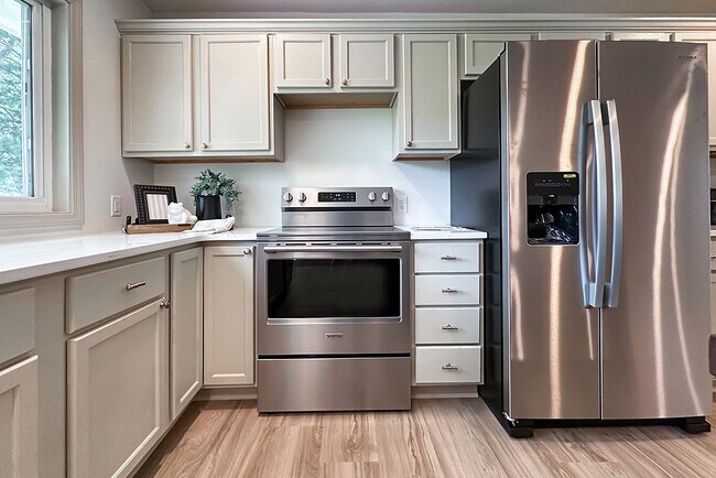 Building Photo - 922 N 122nd St