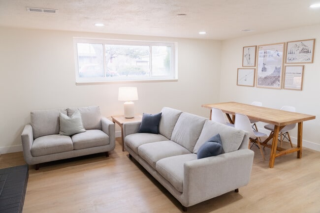 Building Photo - 6805 S Nye Dr