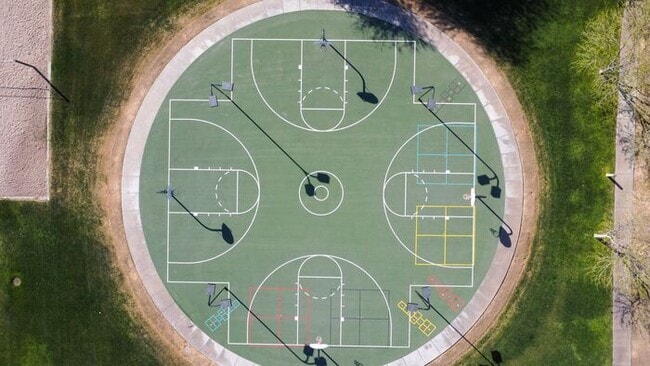 Building Photo - 4BR / 2.5BA Home with Expansive Lot – 2-Car Garage, Community Pools & Golf