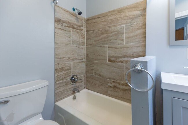 Building Photo - Terrific Two Bedroom Gem in Georgetown! Pa...