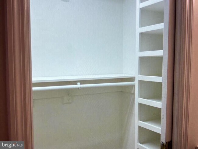 Building Photo - 7256 Glen Hollow Ct