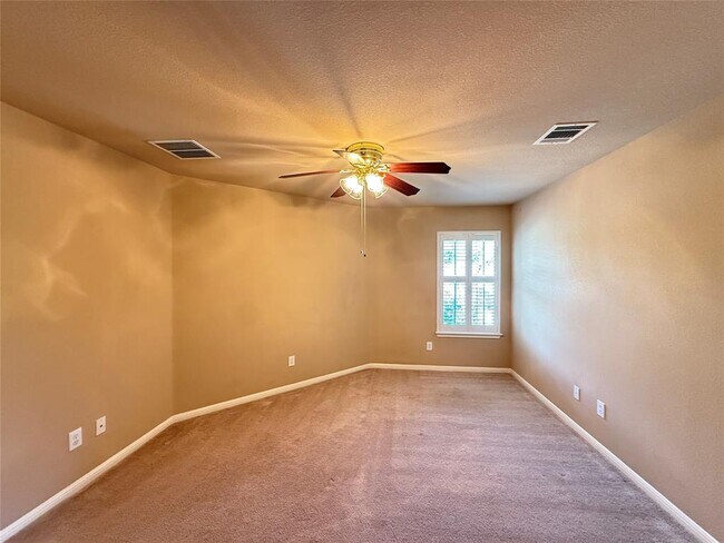 Building Photo - 9301 Castle Pines Dr