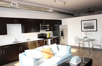 Interior Photo - 608mkt