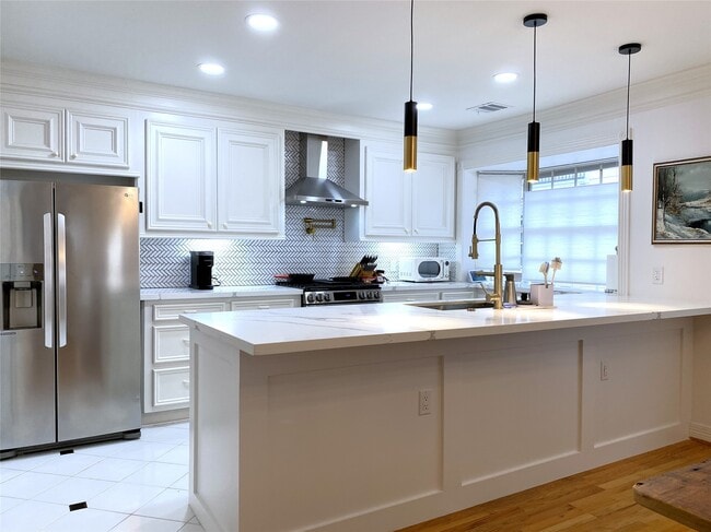 Building Photo - 2506 Van Buren St