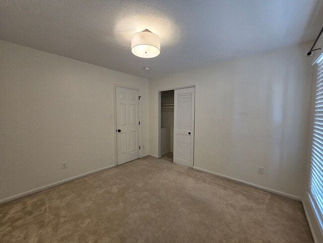 Building Photo - 3456 Regiment Dr