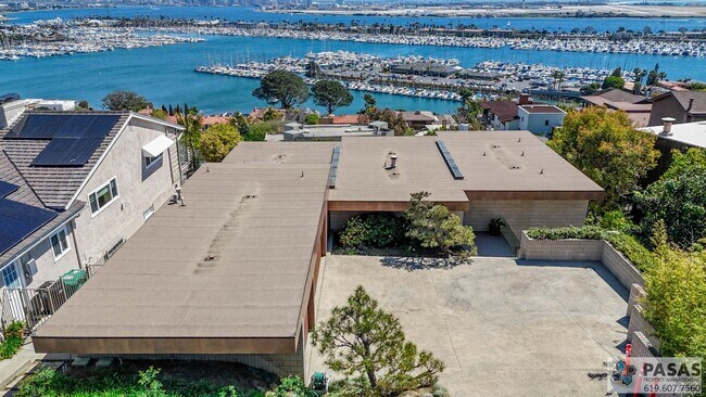 Building Photo - La Playa living with stunning city, ocean ...