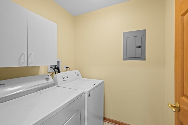 Building Photo - 100 Bokelman St