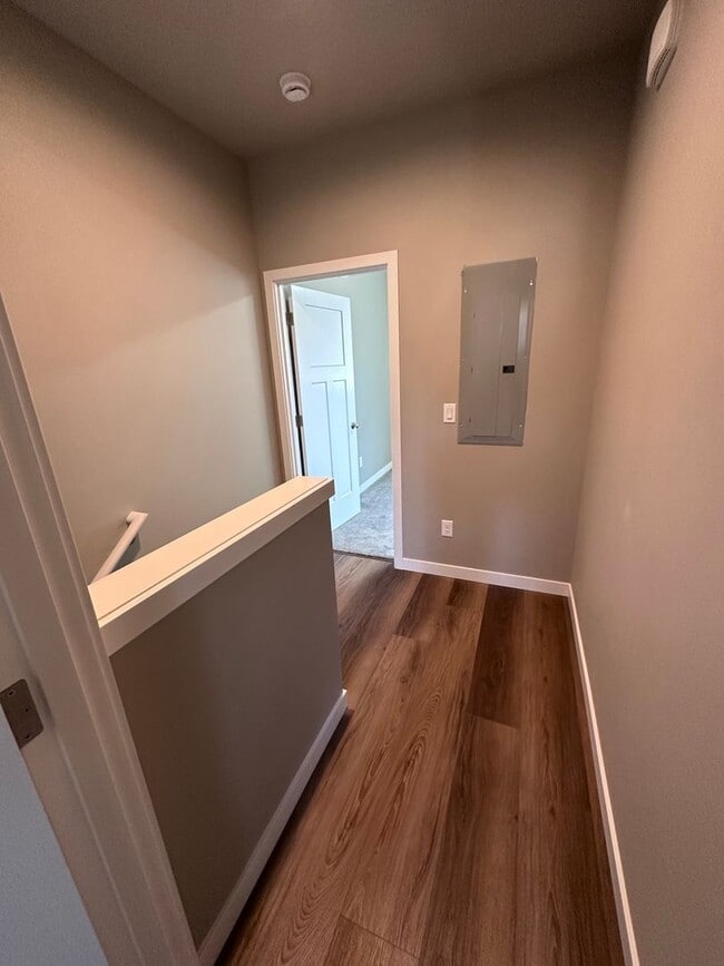 Building Photo - 4 Bedroom / 4 bath New Townhome. Every bedroom is its own Master Suite with your own full bathroo...