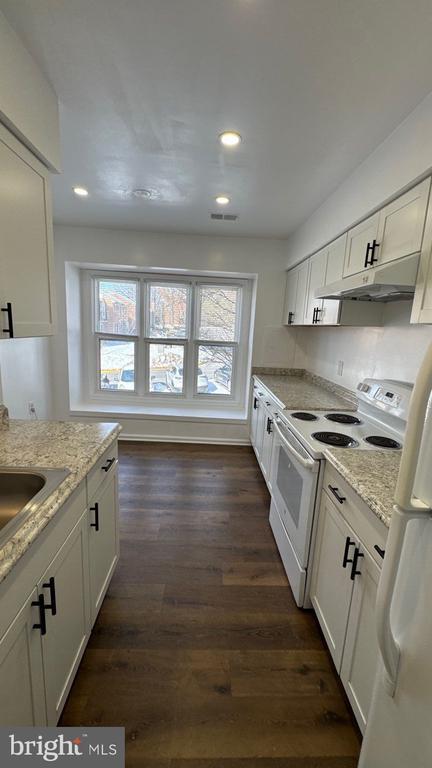 Building Photo - 3837 Lansdale Ct