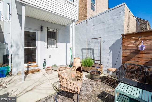 Building Photo - 2116 Tasker St