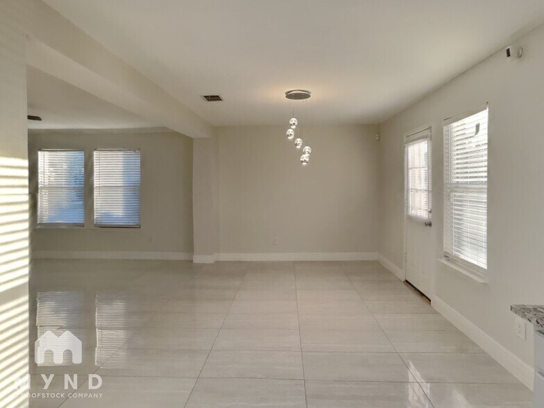 Building Photo - 1701 Haven Dr