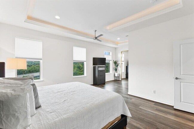 Building Photo - 221 Adams St