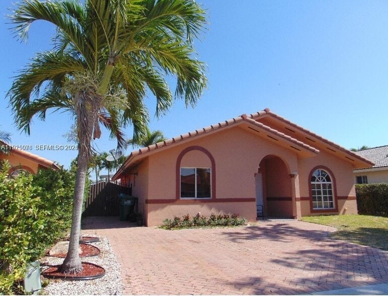 Primary Photo - 13817 SW 154th St