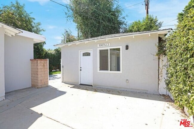 Building Photo - 5307 1/2 Don Pio Dr