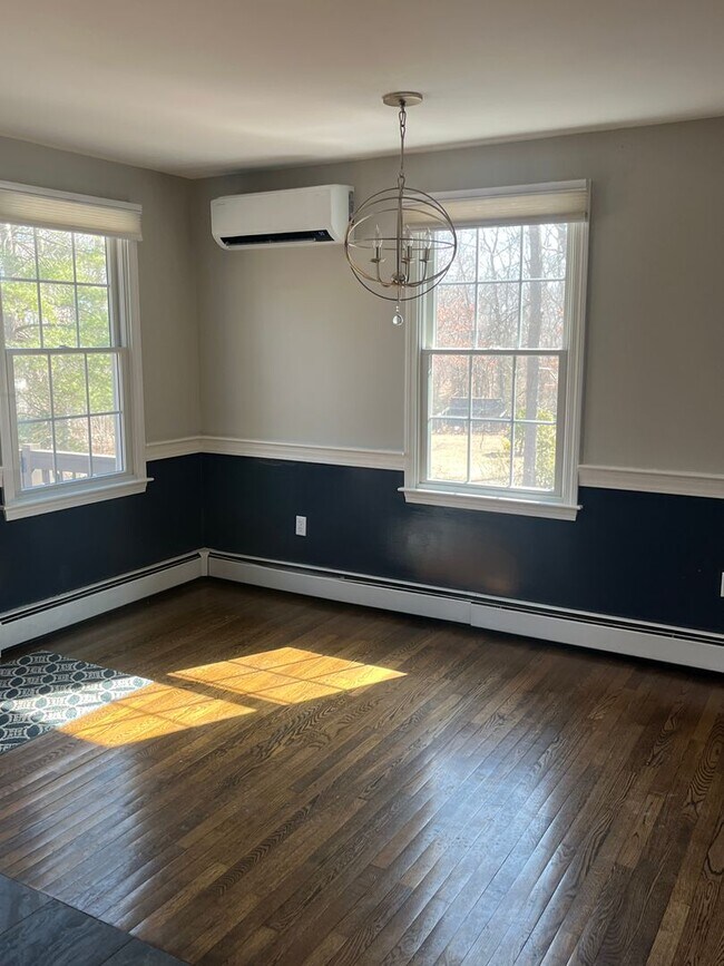 Building Photo - Great 3 Br / 2 Ba Split Level Home in Sandwich