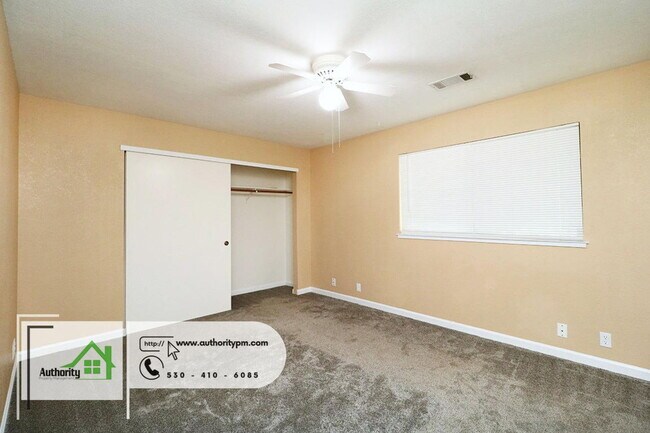 Building Photo - 6822 Creekside St