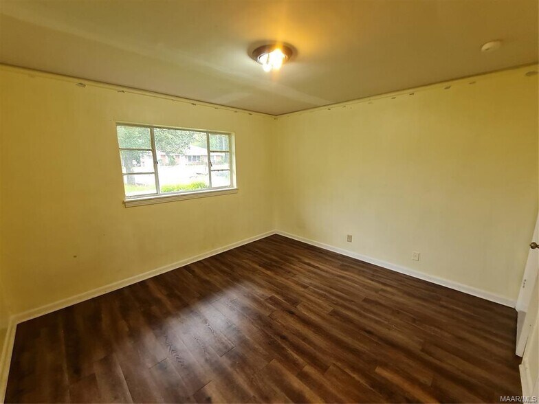 Building Photo - 1220 Lynwood Dr