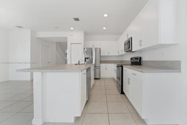 Building Photo - 11036 W 35th Way