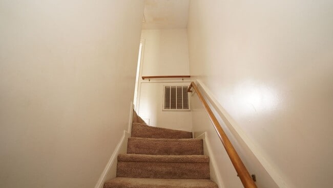 Building Photo - 980 W Pueblo Dr