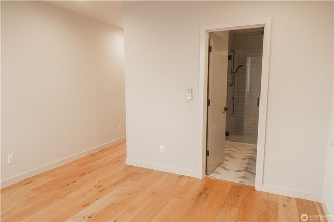Building Photo - 2bd/1.75ba Seattle Townhome