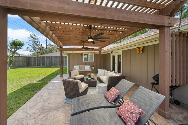 Building Photo - 2523 Droxford Dr
