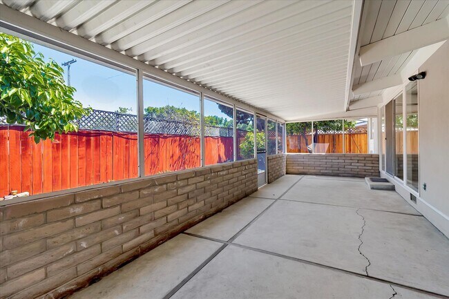 Building Photo - 3 Bedroom 2 Bath Home located in Palo Alto's Palo Verde Neighborhood!