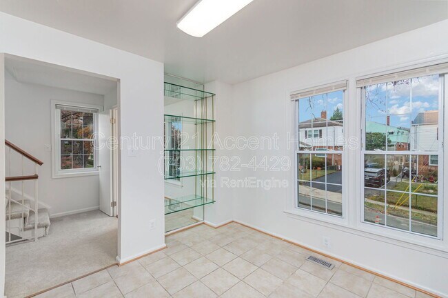 Building Photo - 29 S Floyd St