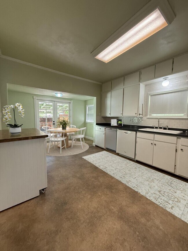 Building Photo - *Charming 2 Bedroom Home in Roseville’s Historic District with Bonus Detached Space*