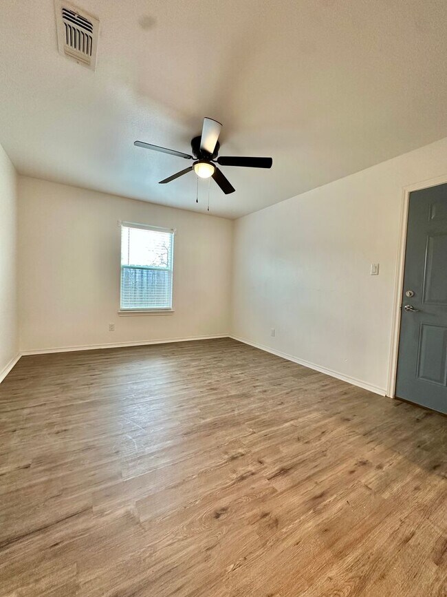 Building Photo - COMING SOON!! SEPTEMBER!!! - Newly Built 3-Bedroom Duplex!