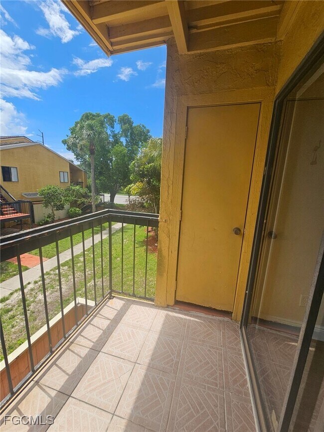 Building Photo - 2905 Winkler Ave