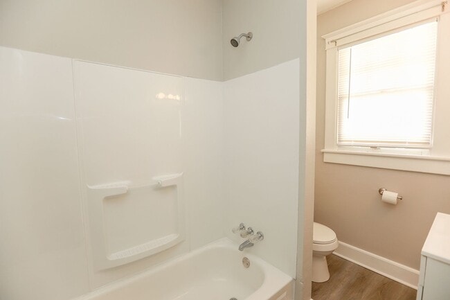 Building Photo - Spacious apartment for rent in Portsmouth ...