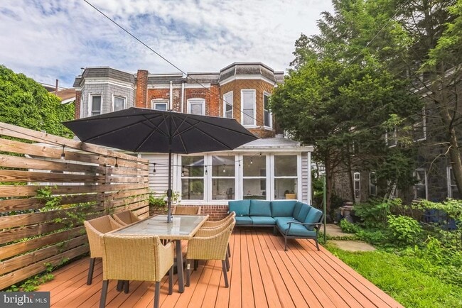 Building Photo - 117 Rochelle Ave