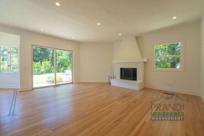 Building Photo - 121 Laurel Grove Ave