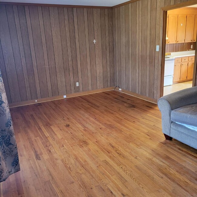 Building Photo - 809 Church St