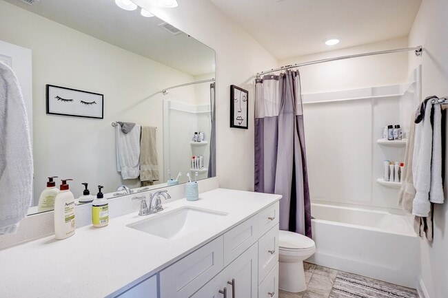 Building Photo - 3 Bedroom Townhouse in Harrisburg with Garage