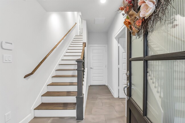 Building Photo - 2804 Grand Fountains Dr