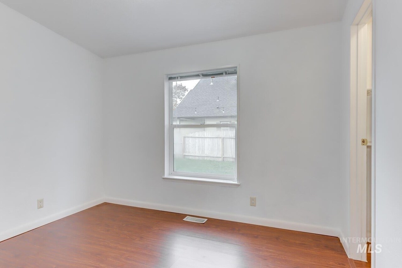Building Photo - 2107 S Phillippi St