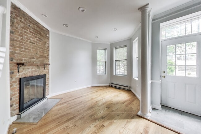 Building Photo - 1327 1st St NW