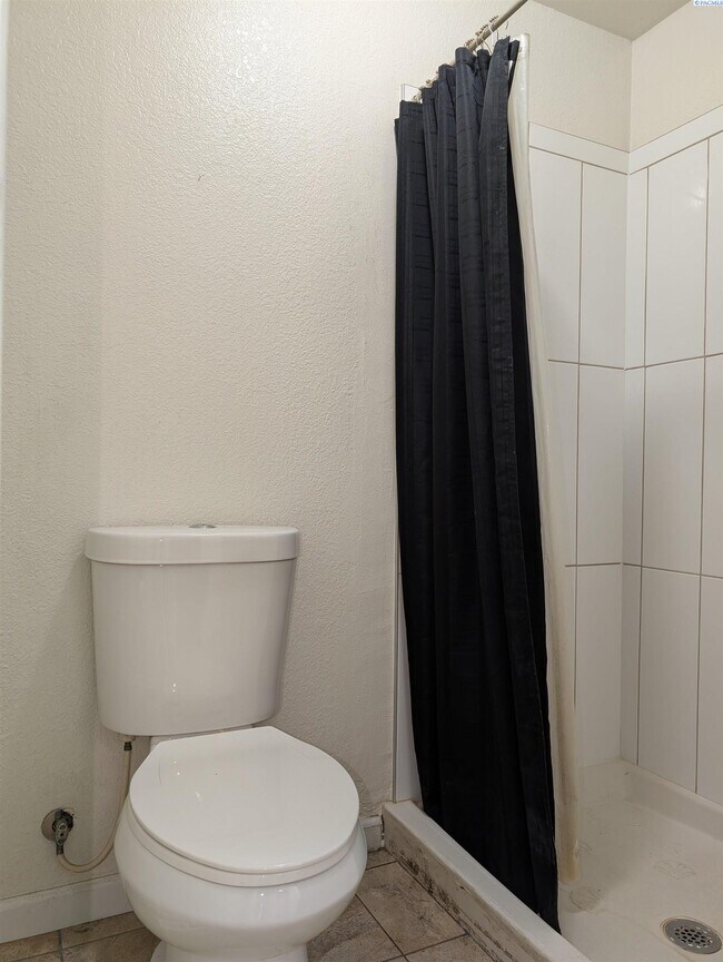 Building Photo - HALF OFF FIRST MONTH! Close to Everything!