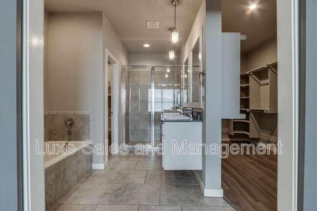 Building Photo - 9428 NW 91st St