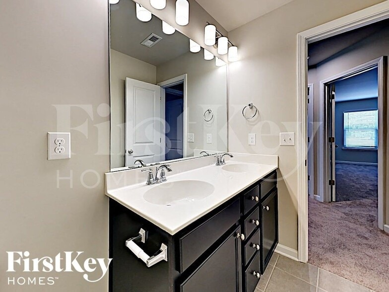 Building Photo - 1709 Rocky River Rd