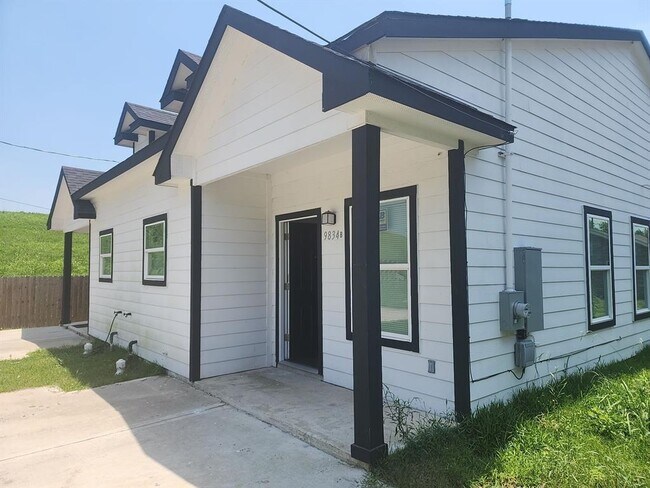 Building Photo - 9834 Racine St