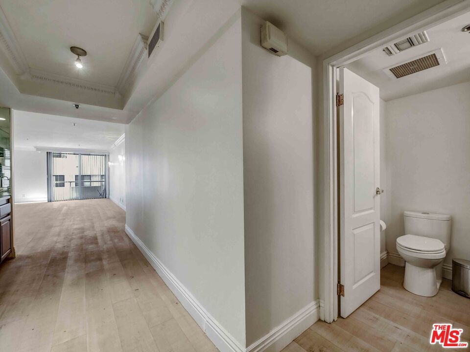 Building Photo - 10660 Wilshire Blvd