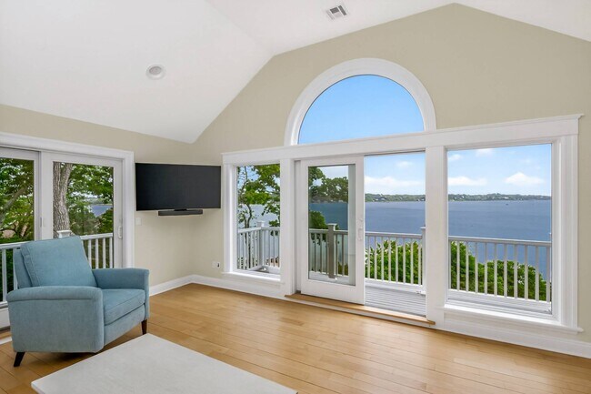 Building Photo - 11 Bay View Dr