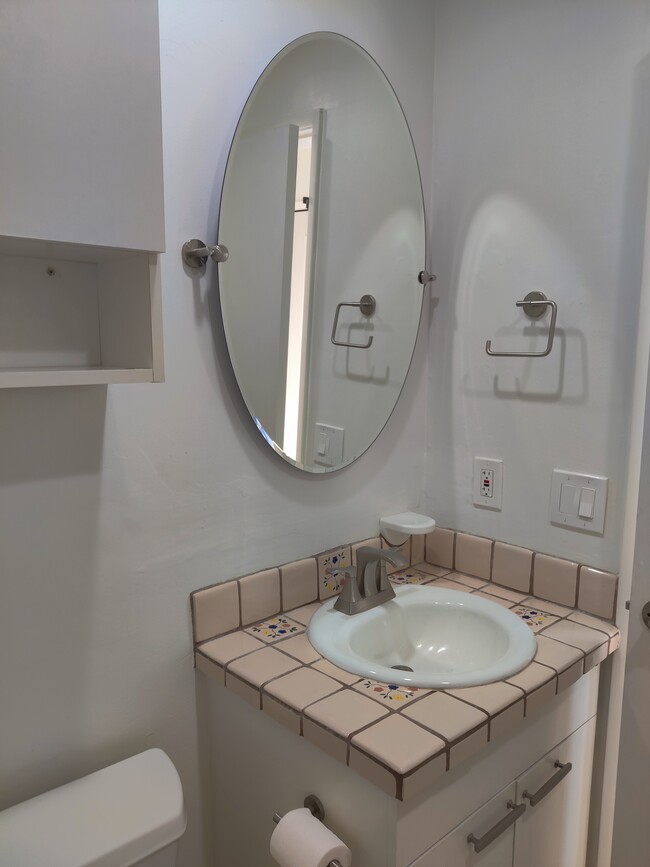 Bathroom w/design tile zinc - 117 Lighthouse Ct