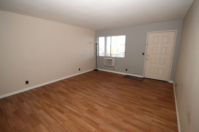 Building Photo - 797 E Harmon Ave