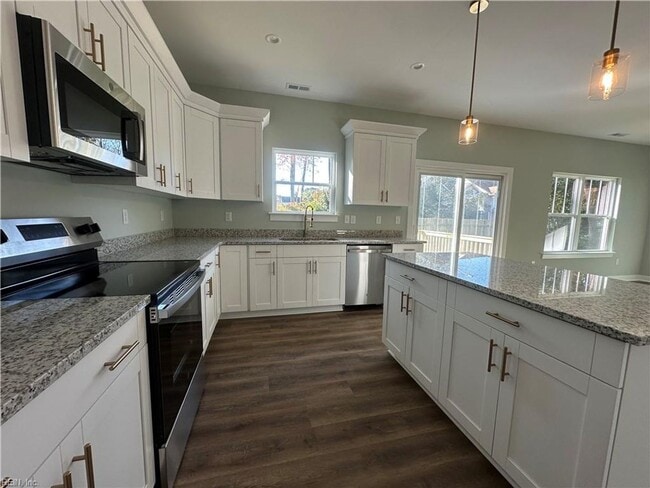 Building Photo - Stunning New Construction in Norview!