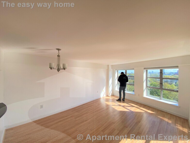 Building Photo - 931 Massachusetts Ave