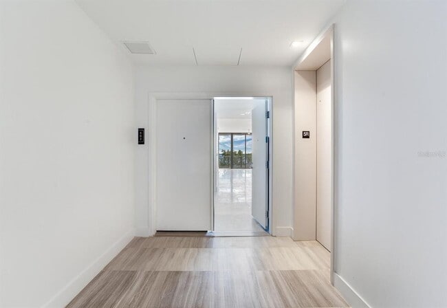 Building Photo - 2912 W Santiago St